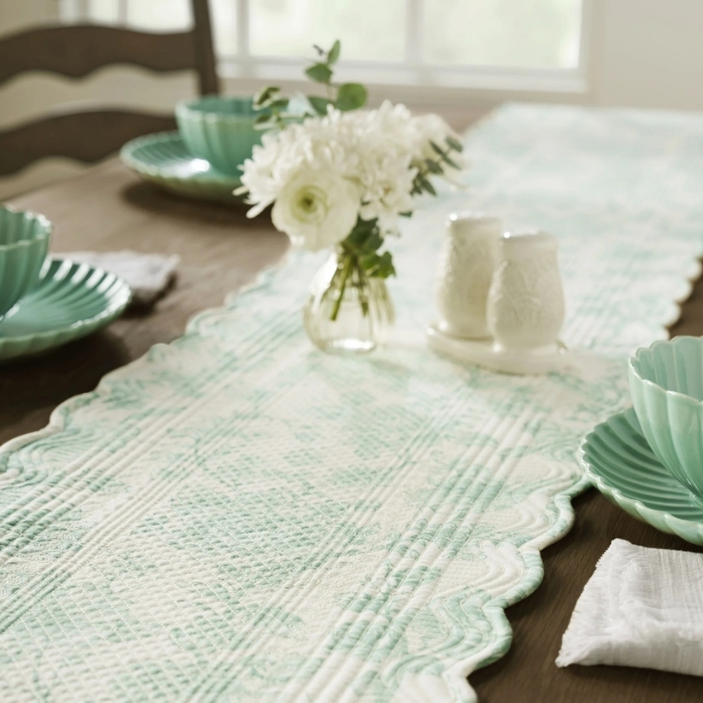 💕 2025 New The Pioneer Woman Agatha  Green Quilted Table Runner Linens